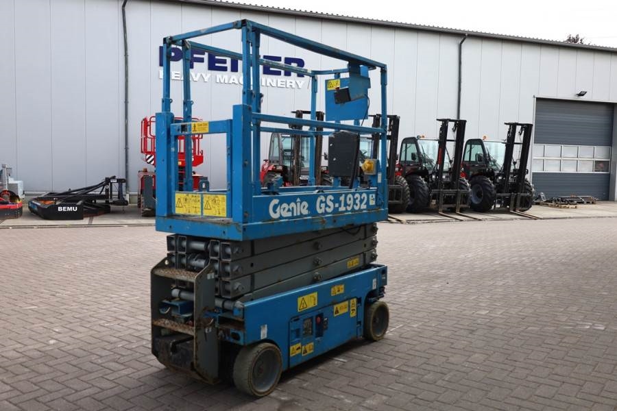 Genie GS1932 Electric, Working Height 7.8 m, 227kg Capac 2013 GENIE - GS1932 - 90011 GS1932 Electric, Working Height 7.8 m...
