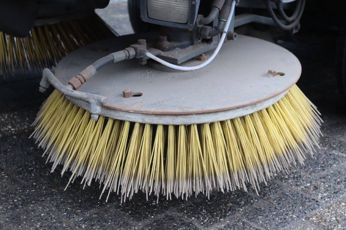 Tennant A60 Diesel Sweeper 2006 2008 A60 2008 1 image 13