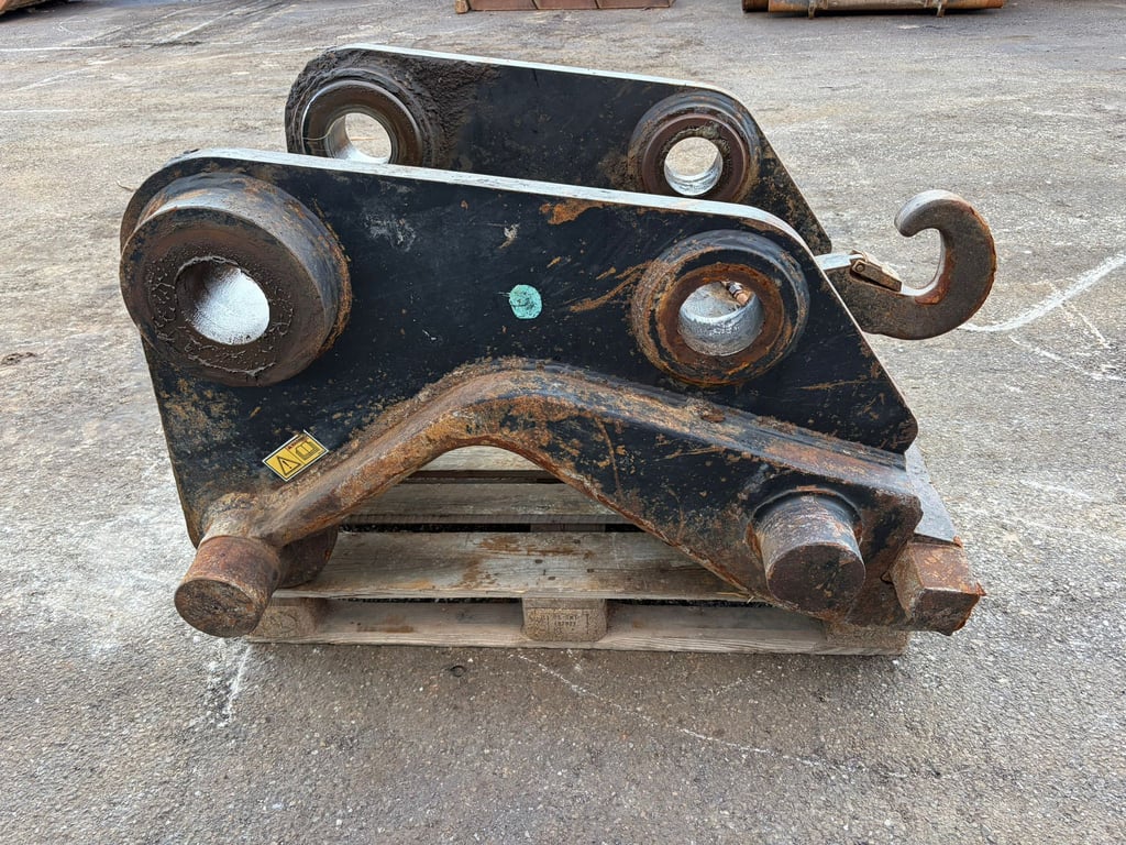 Caterpillar Quick Coupler CW70 for 374F 2015 00033665 Quick Coupler CW70 for 374F 2015 1 image 5