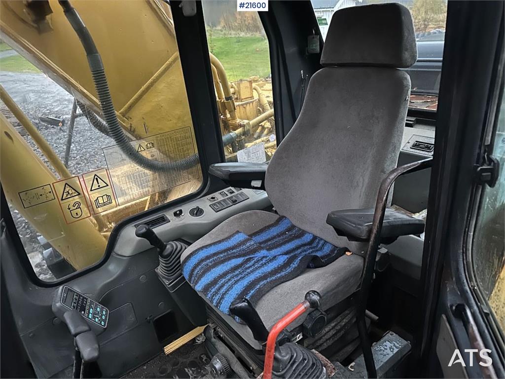 Komatsu PC240LC excavator. WATCH VIDEO. 2000 21600 PC240LC excavator. WATCH VIDEO. 2000 1 Crawler Excavators image 12