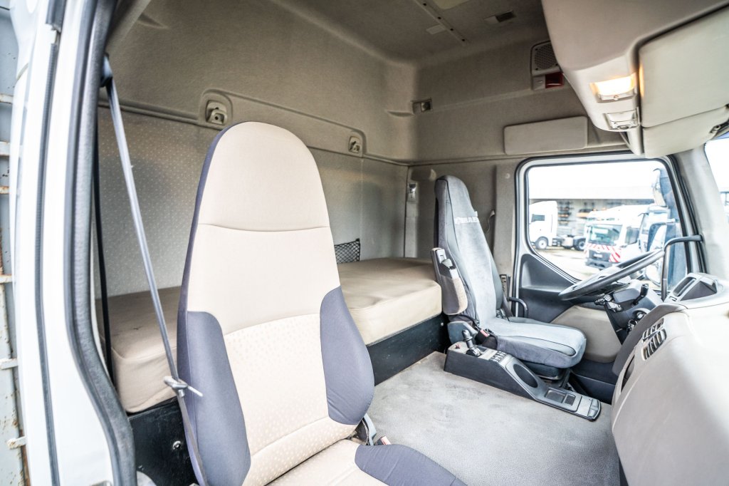 RENAULT LANDER 460 DXI -6X2+10 pneus/tires+INTARDER 2011 E63452 Renault LANDER 460 DXI -6X2+10 pneus/tires+INTARDER 2011 1...