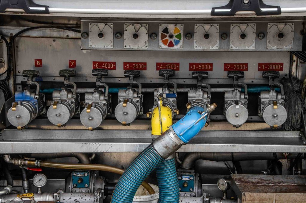 MERCEDES ACTROS 2544-MP3+MAGYAR INOX18.200L+17.700L/2X6COMP 2012 E58549 ACTROS 2544-MP3+MAGYAR INOX18.200L+17.700L/2X6COMP...