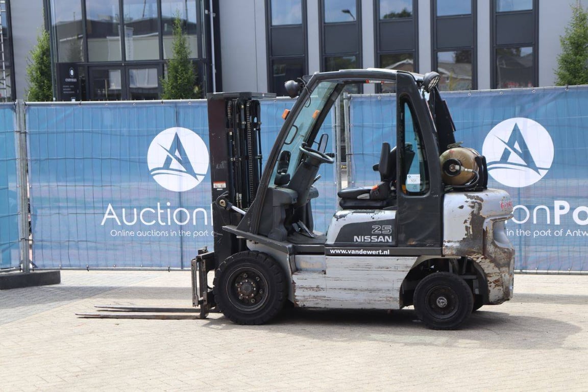 Forklift Nissan UD02A25PQ LPG 2500kg 4.3m 2006 2006 UD02A25PQ 2006 1 Forklift image 3