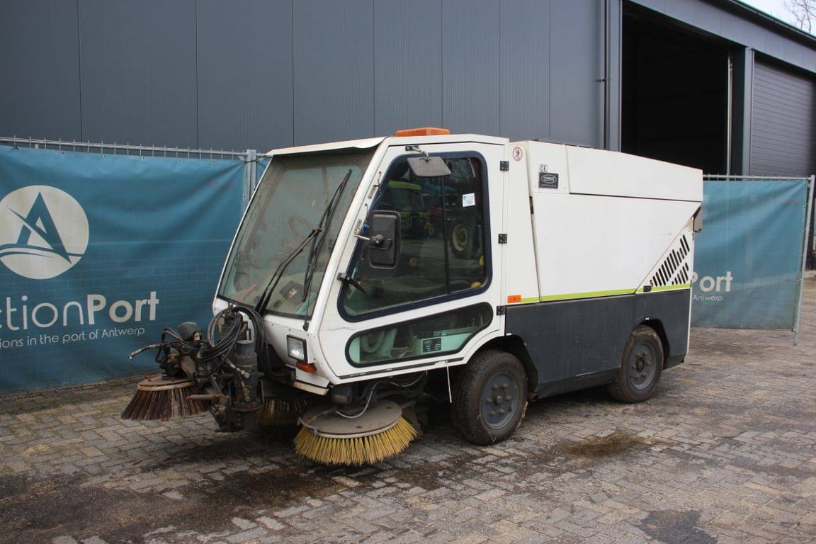 Tennant A60 Diesel Sweeper 2008 2008 A60 2008 1 image 8