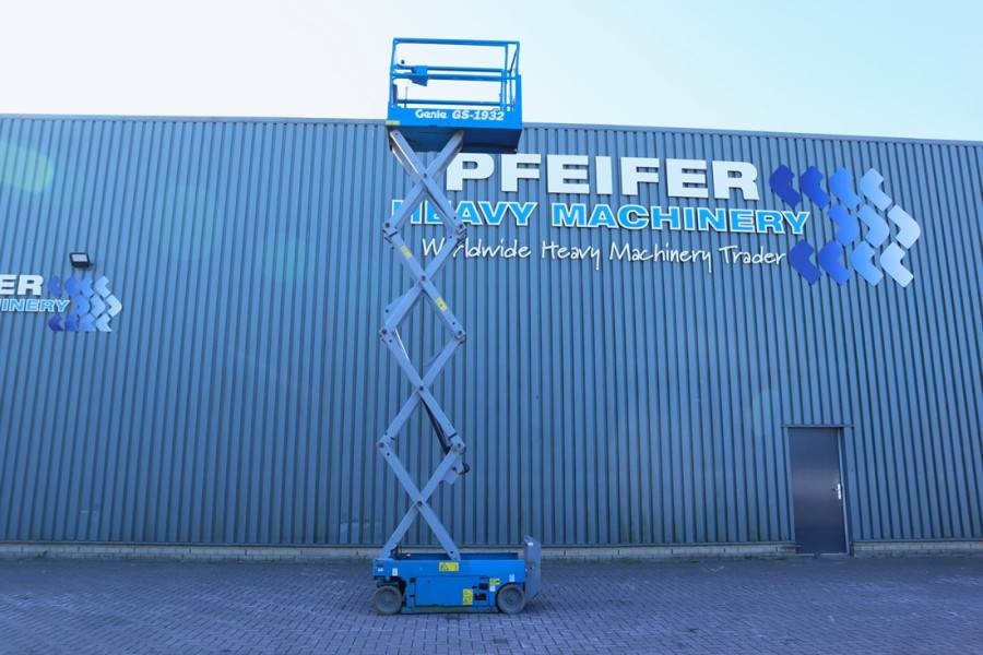 Genie GS1932 Electric, Working Height 7.8 m, 227kg Capac 2013 GENIE - GS1932 - 90015 GS1932 Electric, Working Height 7.8 m...