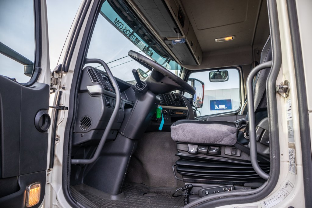 VOLVO FM330-6x2-10 pneus/tires-intarder 2011 E61441 FM330-6x2-10 pneus/tires-intarder 2011 1 image 10