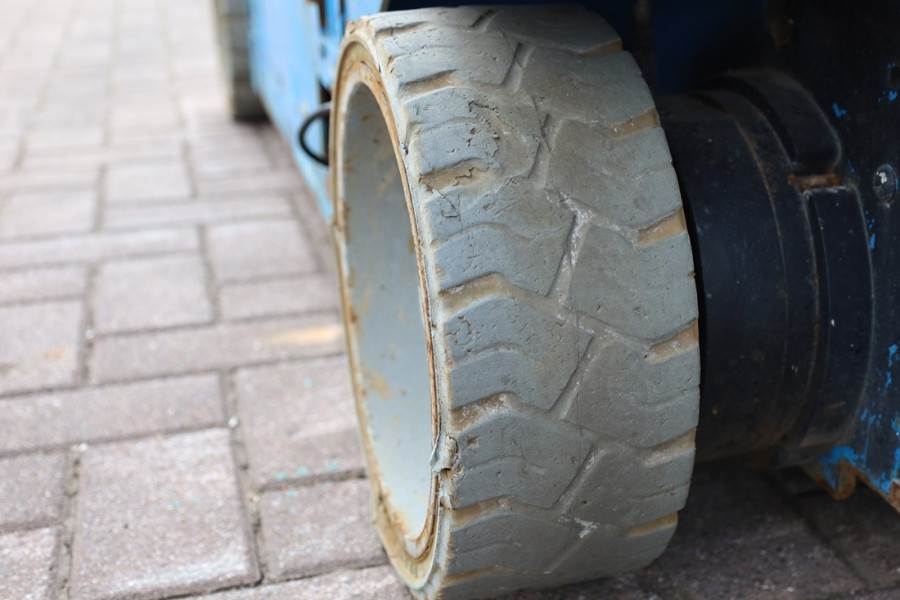 Genie GS1932 Electric, Working Height 7.8 m, 227kg Capac 2013 GENIE - GS1932 - 90011 GS1932 Electric, Working Height 7.8 m...