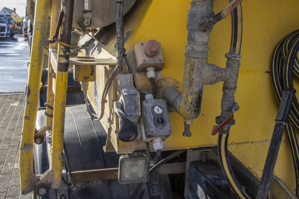 DE BUF MIXER/MALAXEUR/MISCHER-10M3 (gestuurd/gelenkt/dir./steering) 2011 E56821 De Buf MIXER/MALAXEUR/MISCHER-10M3 (gestuu...