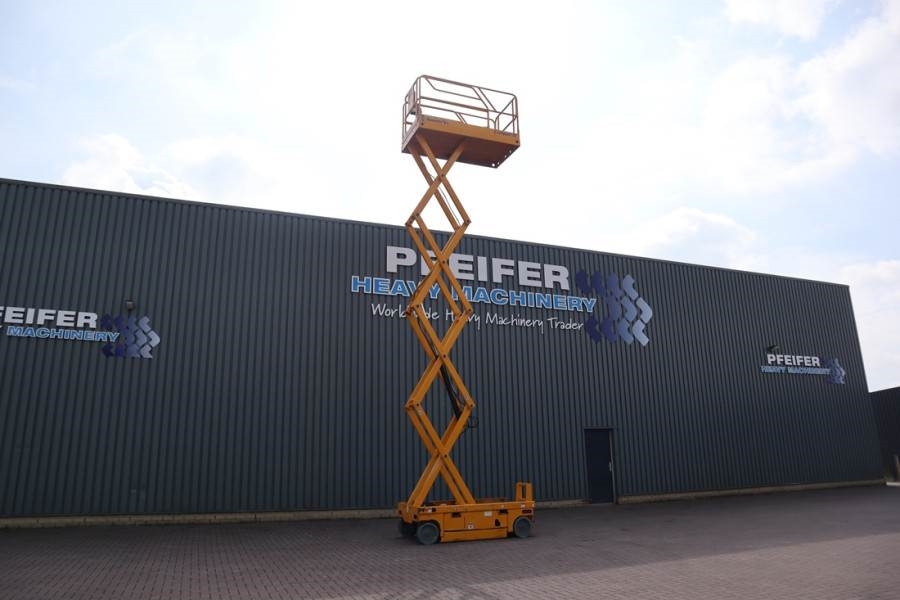Haulotte Compact 10 Electric, 10m Working Height, 450kg Cap 2011 HAULOTTE - Compact 10 - 61668 Compact 10 Electric, 10m Wo...