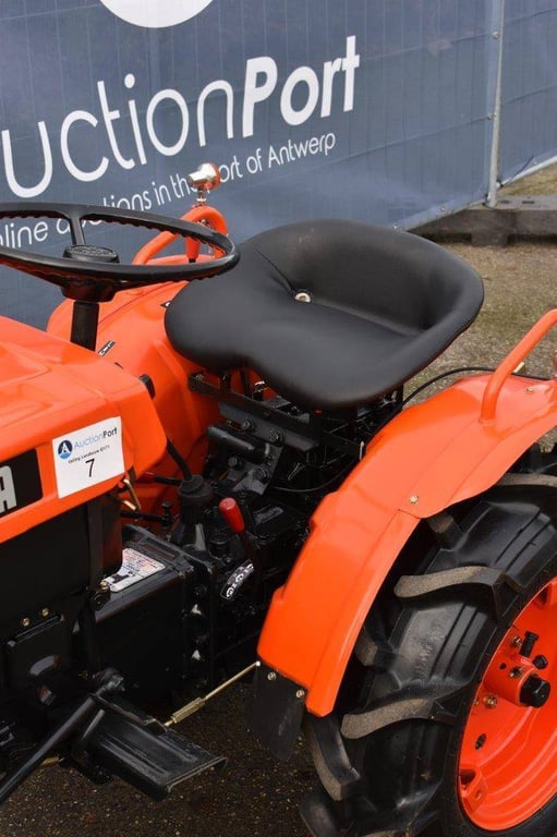 Mini tractor Kubota B7000 Diesel Refit B7000 1 image 13