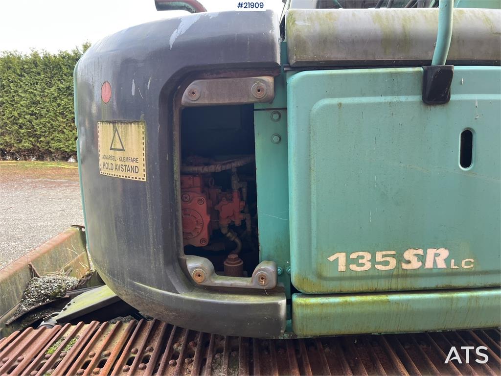Kobelco sk135SRLC w/ sanding bucket and digging bucket 1999 21909 sk135SRLC w/ sanding bucket and digging bucket 1999 1 Cr...