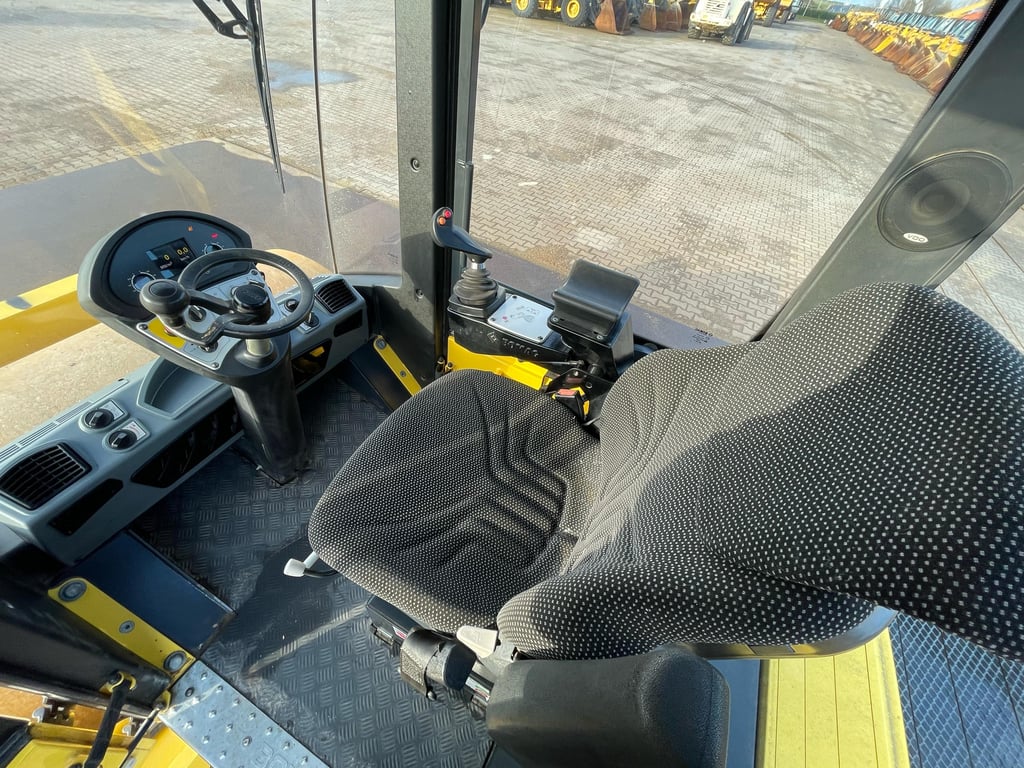 Heavy machinery product image - Image 12 of 15
