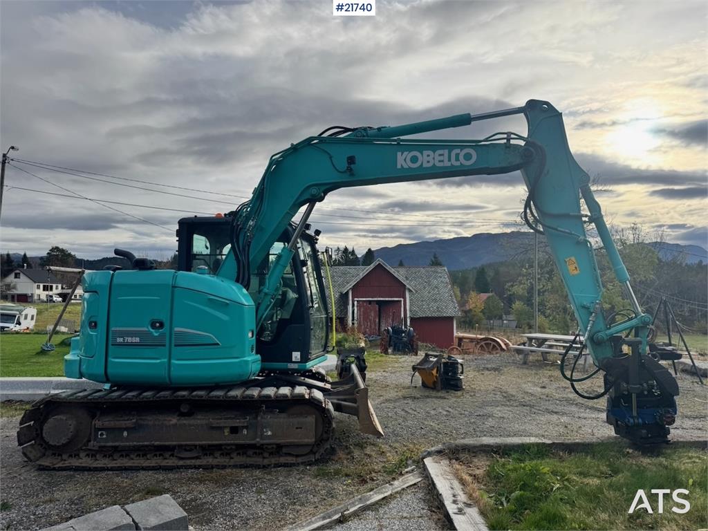 Kobelco SK75SR-3E w/ Rototilt, 2 buckets and grapple. 1850 2018 21740 SK75SR-3E w/ Rototilt, 2 buckets and grapple. 1850 2...