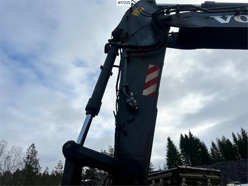 Volvo EC360 BLC Tracked excavator w/ digging bucket and 2004 17220 EC360 BLC Tracked excavator w/ digging bucket and 2004 ...