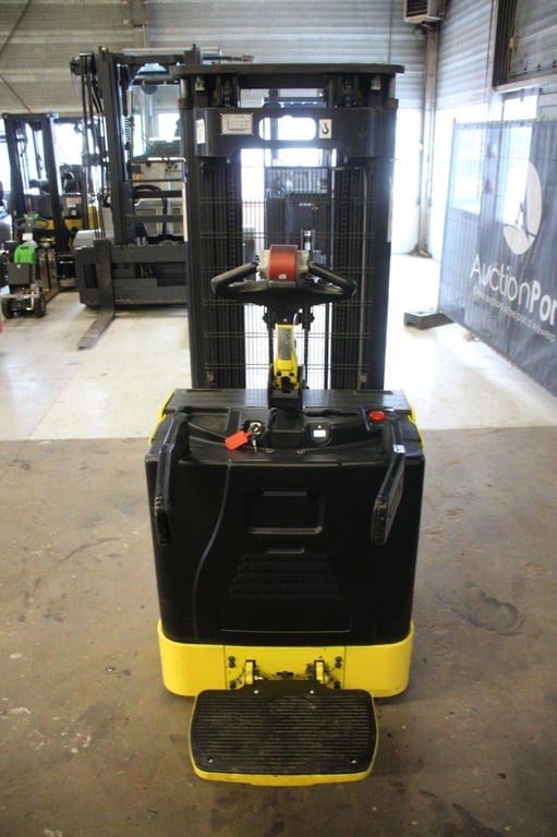 Hyster Electric Stacker 1400kg 4.63m 2017 2017 2017 1 image 4