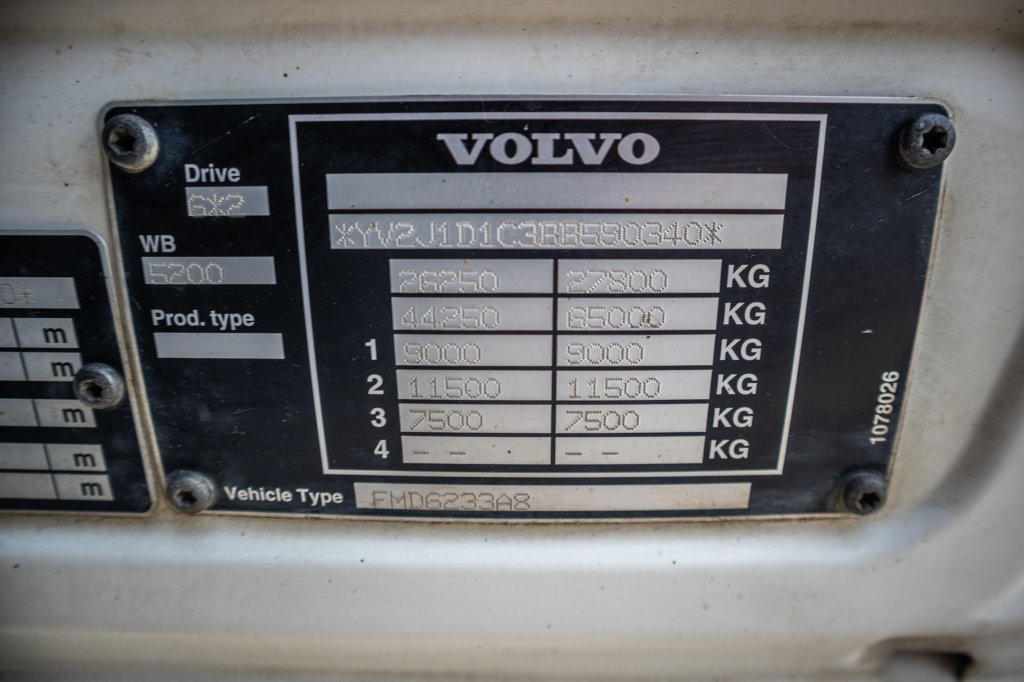 VOLVO FM330-6x2-10 pneus/tires-intarder 2011 E61441 FM330-6x2-10 pneus/tires-intarder 2011 1 image 15