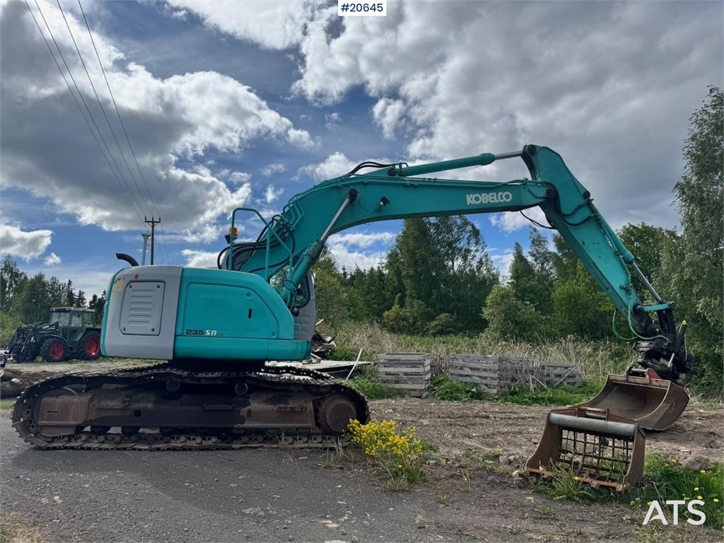 Kobelco SK235SR Tracked excavator w/ Rototilt and bucket. 2000 20645 SK235SR Tracked excavator w/ Rototilt and bucket. 200...