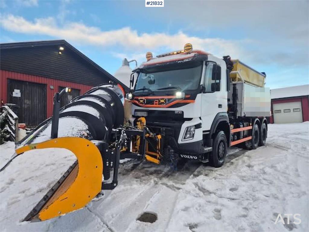 Volvo FMX 6x6 plow rigged dump truck w/ 9.5 t/m crane, 2 2019 21832 FMX 6x6 plow rigged dump truck w/ 9.5 t/m crane, 2 201...