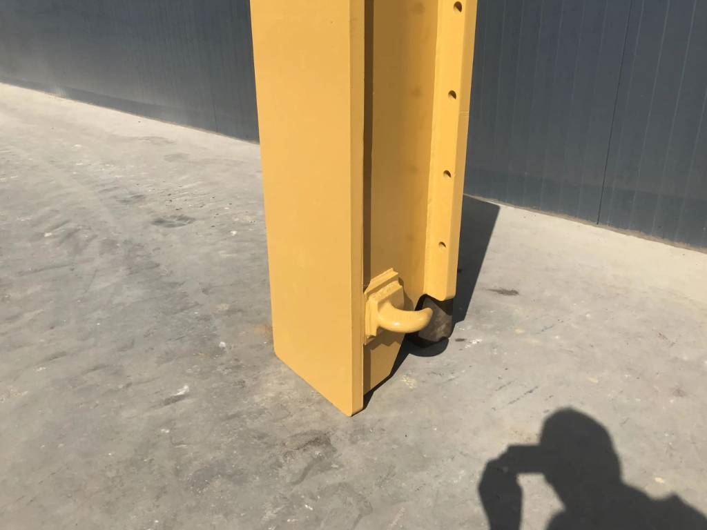 CAT 16M 2025 903598 16M 2025 0 image 3