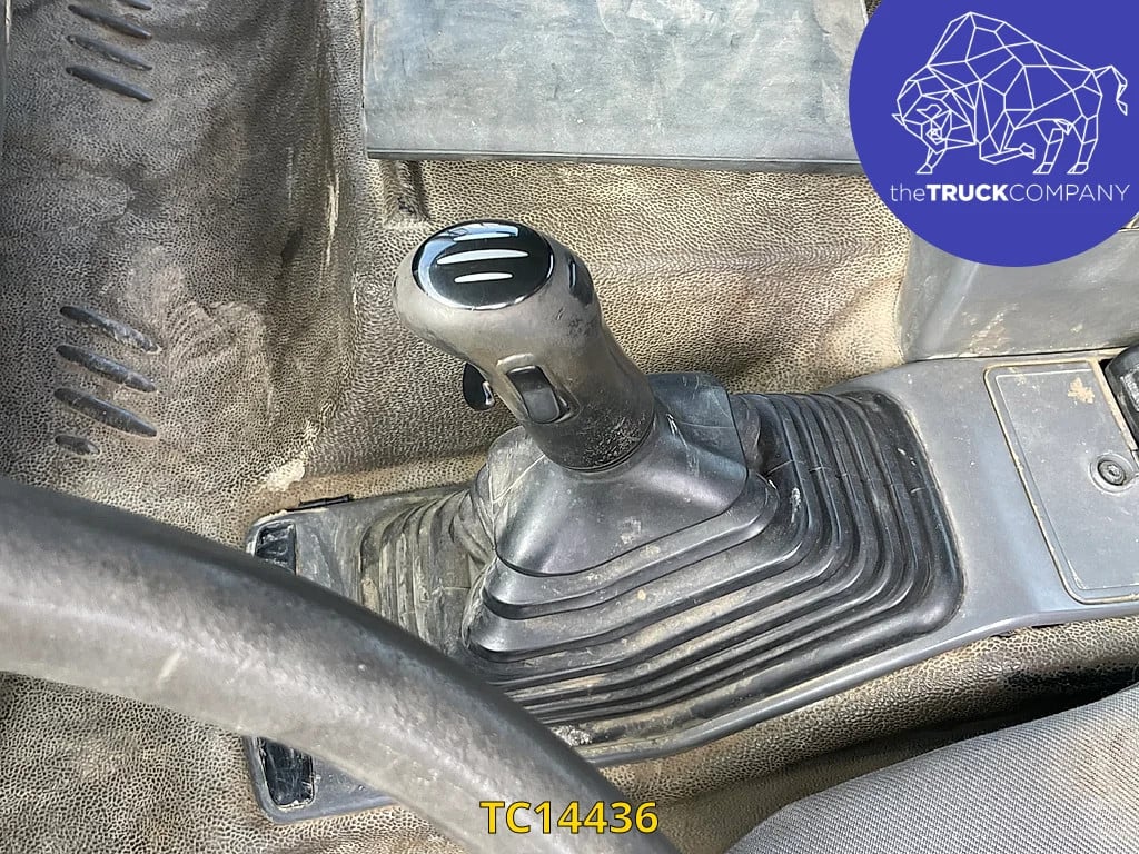 Renault Kerax 370 2003 TC14436 Renault Kerax 370 2003 1 image 4