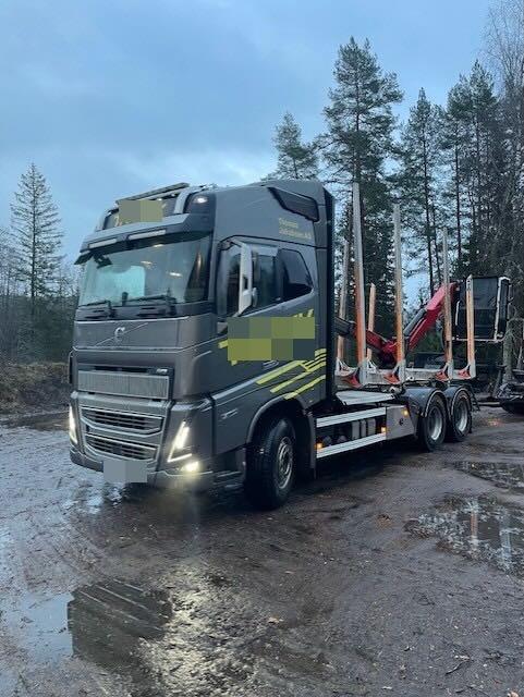 Volvo FH16 750 6x4 timber truck with Epsilon M12 crane 2021 22080 FH16 750 6x4 timber truck with Epsilon M12 crane 2021 1 ...