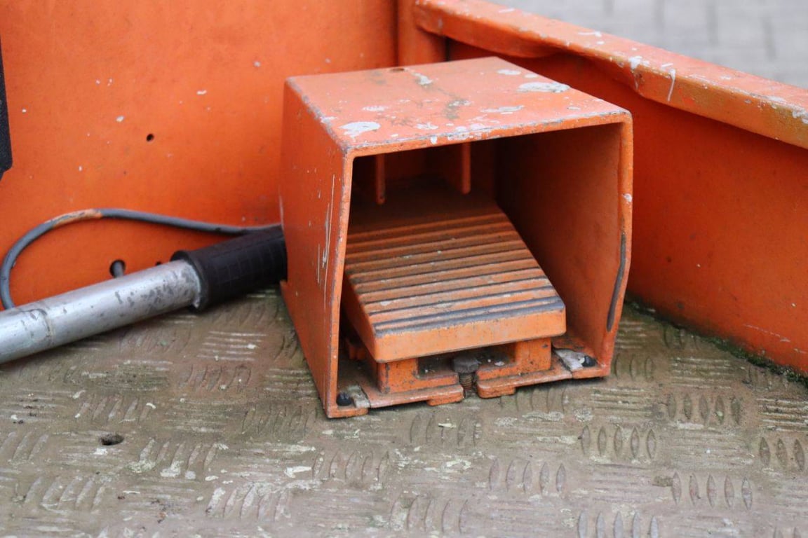 JLG TOUCAN 800 A 8m Electric Mast Lift 2010 2010 TOUCAN 800 A 2010 1 image 12