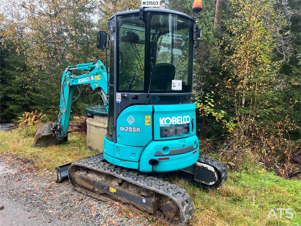 Kobelco Sk25SR-6E Excavator w/ sanding bucket, digging buc 2021 21503 Sk25SR-6E Excavator w/ sanding bucket, digging buc 2...
