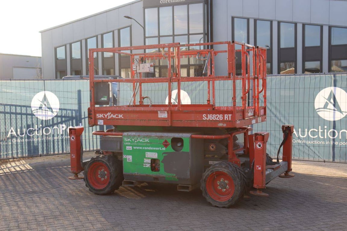 Scissor lift Skyjack SJ6826 RT Diesel 10m 2014 2014 SJ6826 RT 2014 1 Scissor Lifts image 4