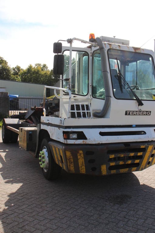Terminal Tractor Terberg YT222 Diesel 222hp 2008 2008 Terberg YT222 2008 1 image 6
