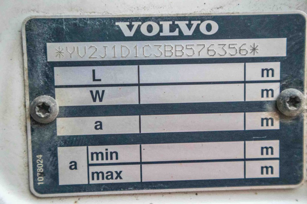 VOLVO FM 330+10 pneus/tires-intarder 2010 E63037 FM 330+10 pneus/tires-intarder 2010 1 image 12