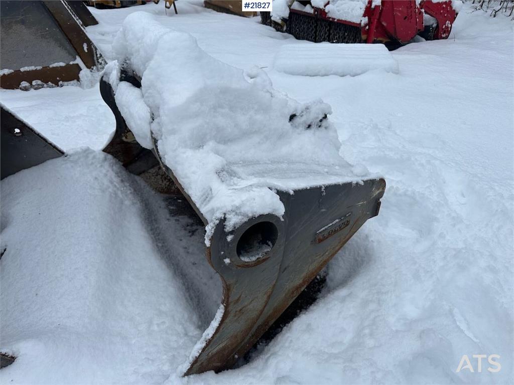 Volvo sanding bucket. Almost never used! 2023 21827 sanding bucket. Almost never used! 2023 1 image 2