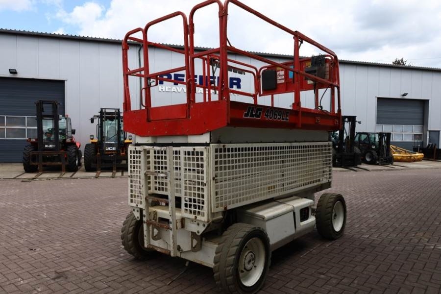 JLG 4069LE Electric, 14.2m Working Height, 360kg Capac 2008 JLG - 4069LE - 90070 4069LE Electric, 14.2m Working Height, 36...