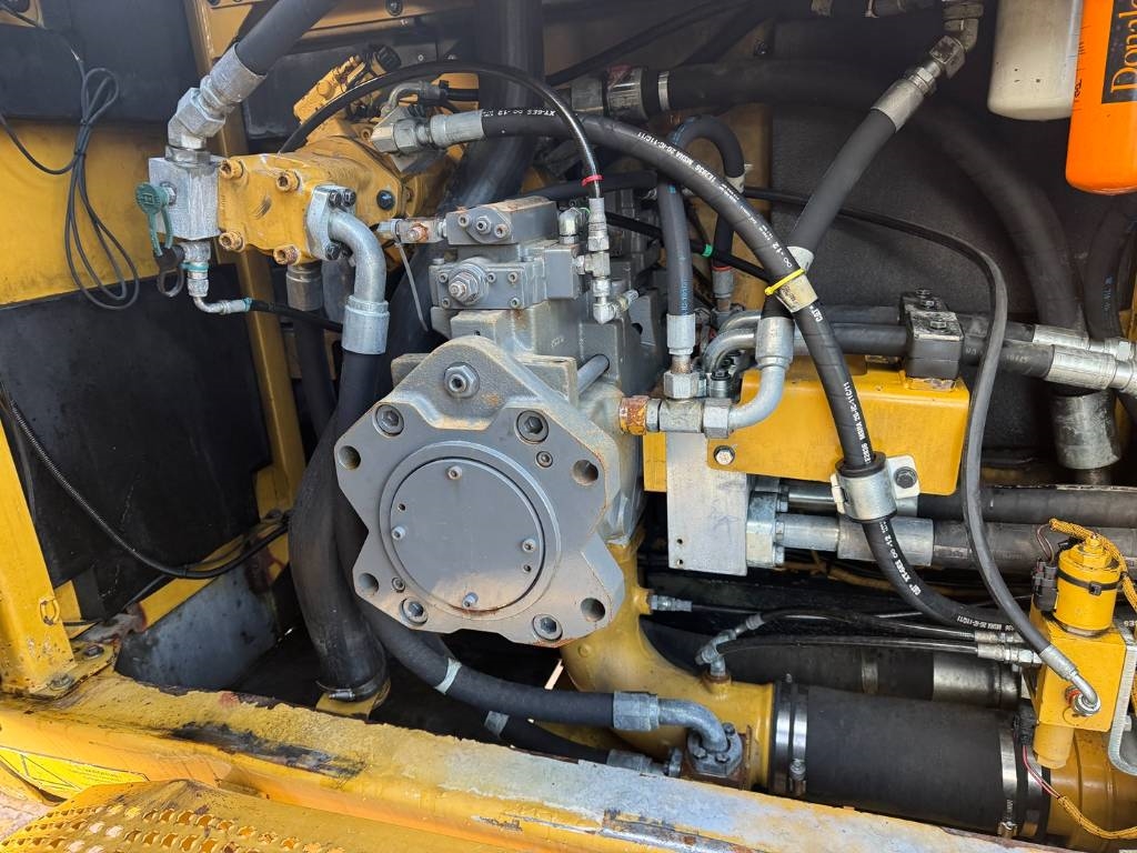 CAT 390 D L ME 2013 5438 390 D L ME 2013 1 Crawler Excavators image 15