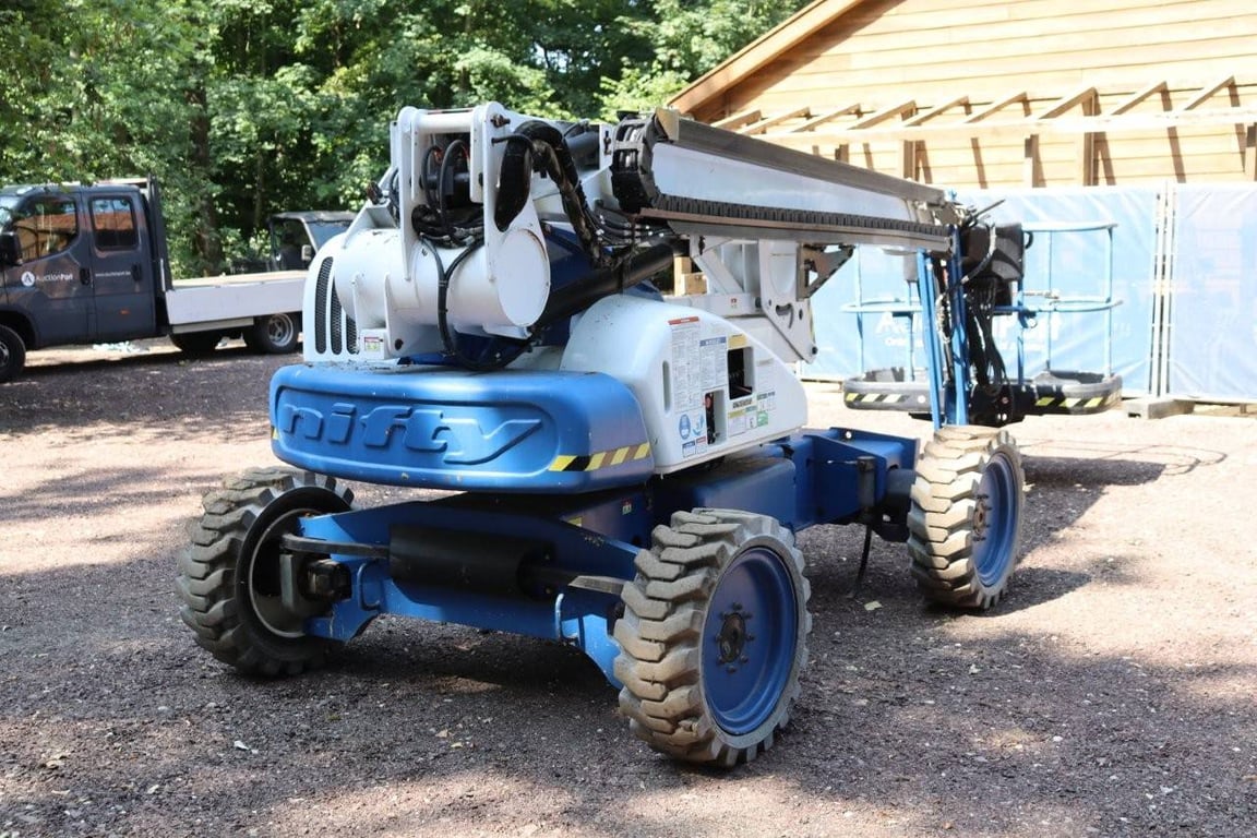 Articulating boom lift Niftylift HR21D 4x4 Diesel 20.8m 2010 2010 Niftylift HR21D 4x4 2010 1 image 6