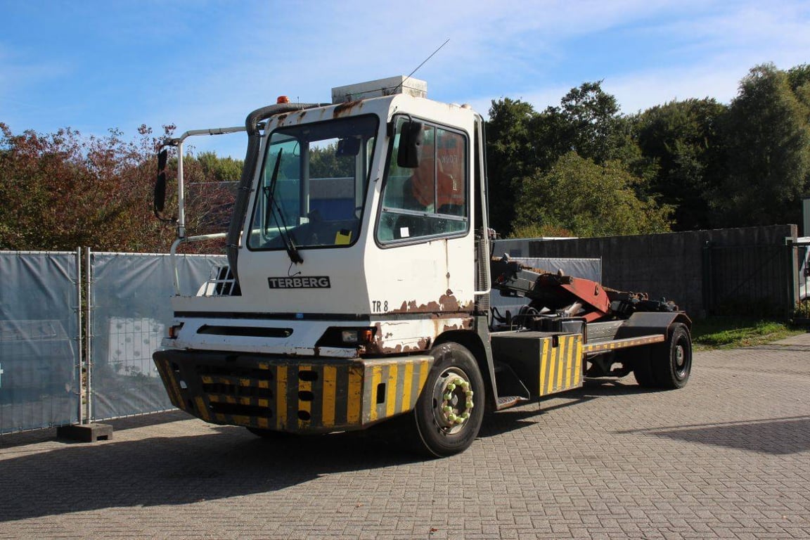 Terminal Tractor Terberg YT222 Diesel 222hp 2008 2008 Terberg YT222 2008 1 image 8