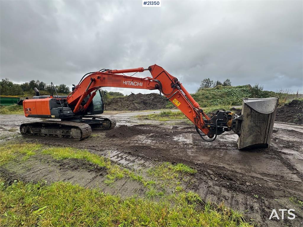 Hitachi ZX210LC w/ new certification. Only 2600 hours! 2015 21350 ZX210LC w/ new certification. Only 2600 hours! 2015 1 Cr...