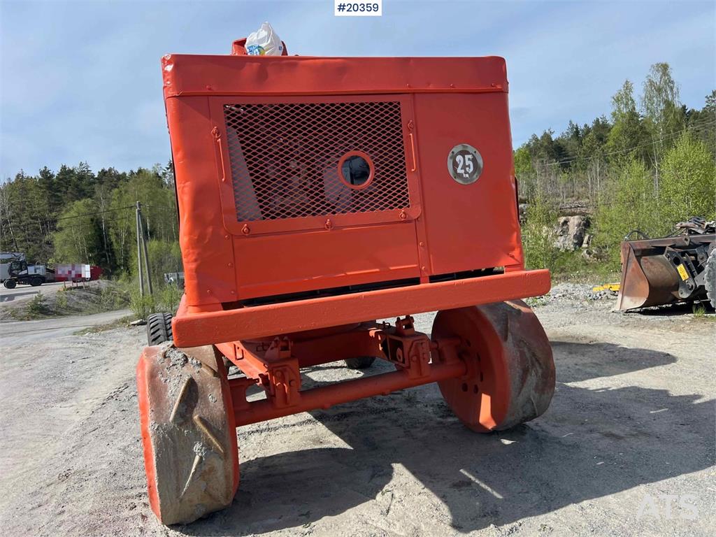 Brøyt X2 excavator w/bucket (Nostalgia!) 1963 20359 Broyt X2 excavator w/bucket (Nostalgia!) 1963 1 Crawler Excavators ima...