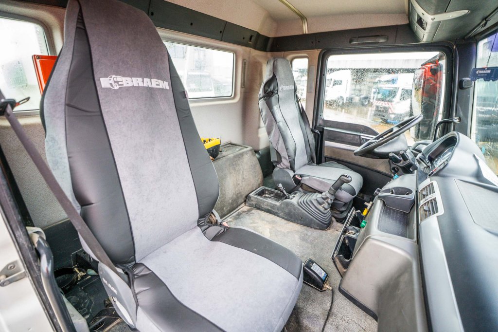 MAN TGS 32.360 BB+LIEBHERR+THEAM BG12 (band/tapis) 2010 E64876 TGS 32.360 BB+LIEBHERR+THEAM BG12 (band/tapis) 2010 1 image 13