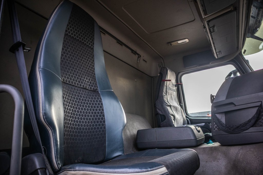 VOLVO FM 330-6x2-E5+10 pneus/tires+intarder 2010 E62660 FM 330-6x2-E5+10 pneus/tires+intarder 2010 1 image 13