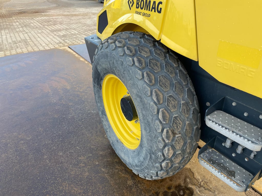 Heavy machinery product image - Image 9 of 15