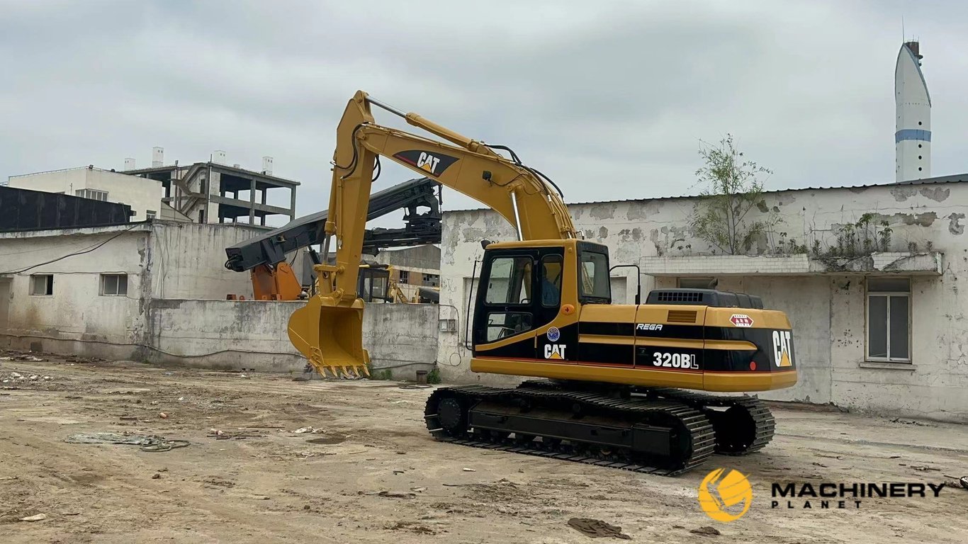 Caterpillar 320BL Used Crawler Excavator LOW PRICE 320BL 2019 1 Crawler Excavators image 11