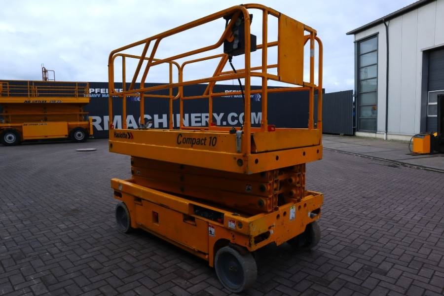 Haulotte Compact 10 Electric, 10m Working Height, 450kg Cap 2011 HAULOTTE - Compact 10 - 63138 Compact 10 Electric, 10m Wo...