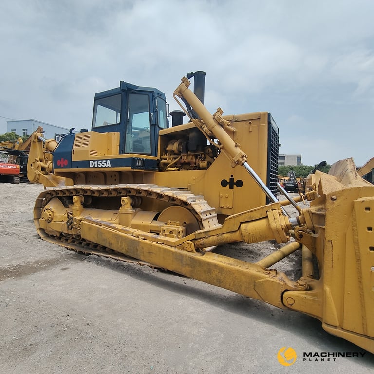 D155-2 Komatsu Dozer Original good condition D155-2 2018 1 Dozers image 2