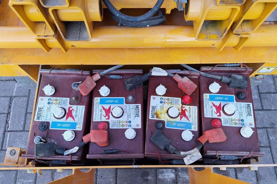 Haulotte Compact 10 Electric, 10m Working Height, 450kg Cap 2011 HAULOTTE - Compact 10 - 63602 Compact 10 Electric, 10m Wo...