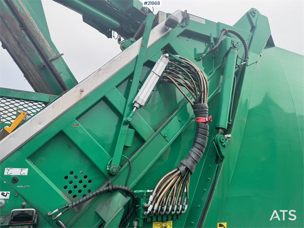 Scania P340 LPG 6x2 Refuse truck w/ Crane. 2015 21968 P340 LPG 6x2 Refuse truck w/ Crane. 2015 1 image 30