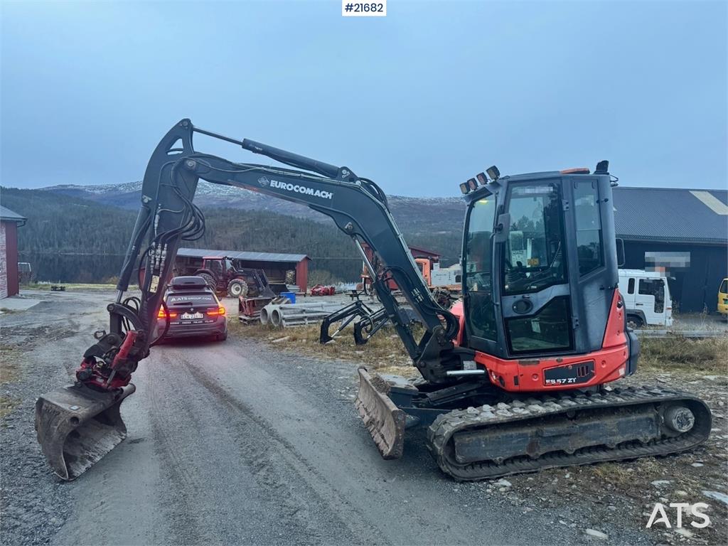 Eurocomach ES57 Tracked excavator w/ Rototilt and 2 buckets. 2014 21682 Eurocomach ES57 Tracked excavator w/ Rototilt and ...