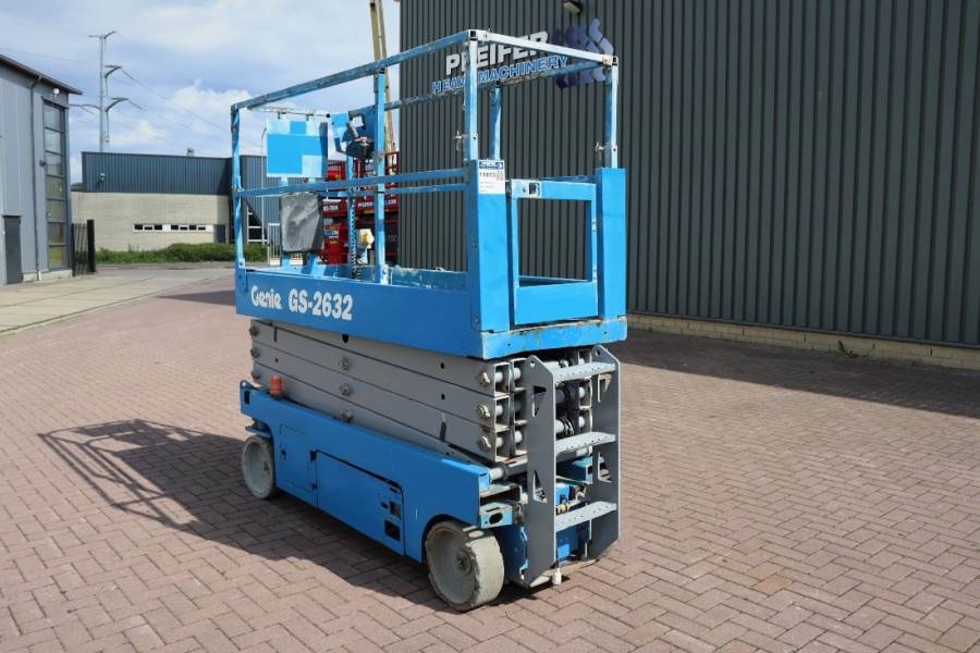 Genie GS2632 Electric, 10m Working Height, Non Marking T 2013 GENIE - GS2632 - 61976 GS2632 Electric, 10m Working Height, ...