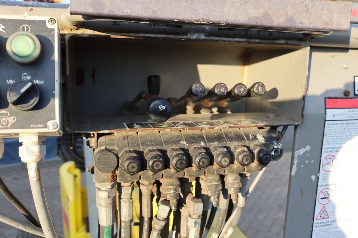 Articulating boom lift Niftylift HR12NDE Diesel 12m 2014 2014 Niftylift HR12NDE 2014 1 image 15