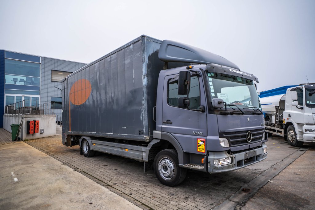 MERCEDES ATEGO 1218 L+ moving lift 2005 E63912 ATEGO 1218 L+ moving lift 2005 1 image 2