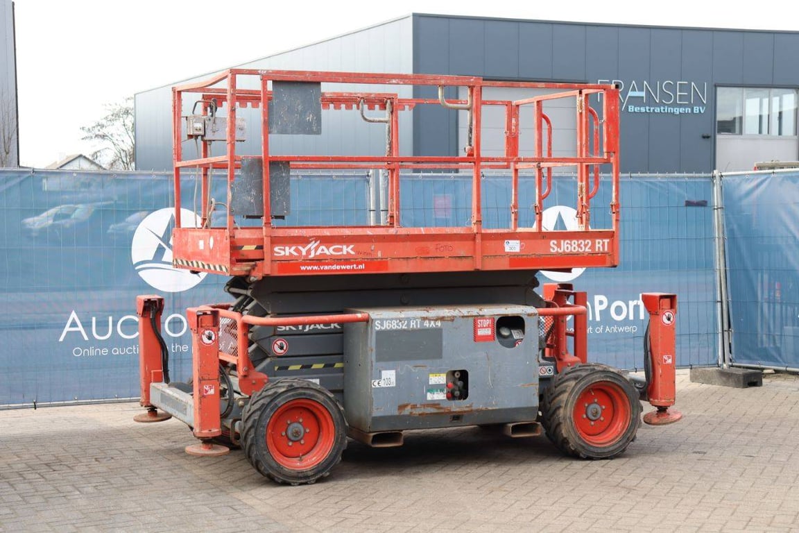 Scissor lift Skyjack SJ6832 RT Diesel 12m 2015 2015 SJ6832 RT 2015 1 Scissor Lifts image 9